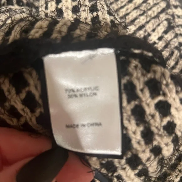 Beautiful Knit Cardigan 🍁 - Picture 11 of 11